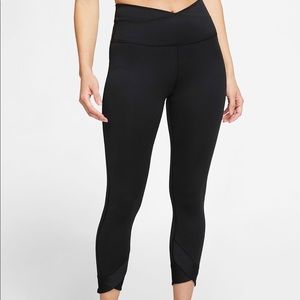 NWT Nike Leggings size M 7/8 length